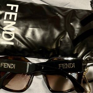 Authentic Fendi Oversized Black Sunglasses in Excellent Condition Model FE400171